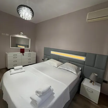 Chic Pazari I Ri New Bazaar Apartman *